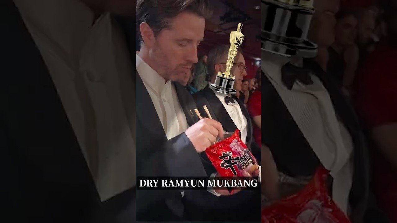 “Is this real? Not AI?” – Oscar-winning actor caught eating ‘dry ramyun snack’ “Is this real? Not AI?” – Oscar-winning actor caught eating ‘dry ramyun snack’